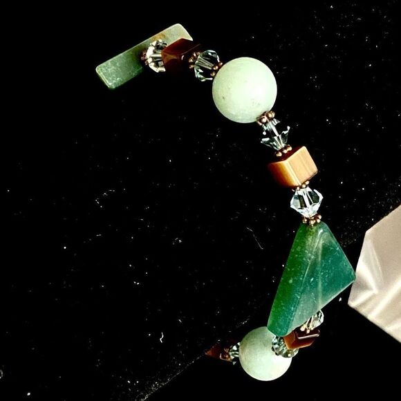 ASC Striking Polished Green Agate with Sterling clasps - Picture 2 of 9